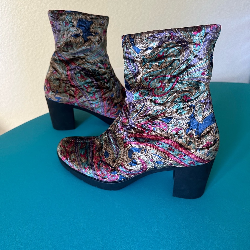 Amazing! NEW (no box) Toni Pons boots. Size 39.